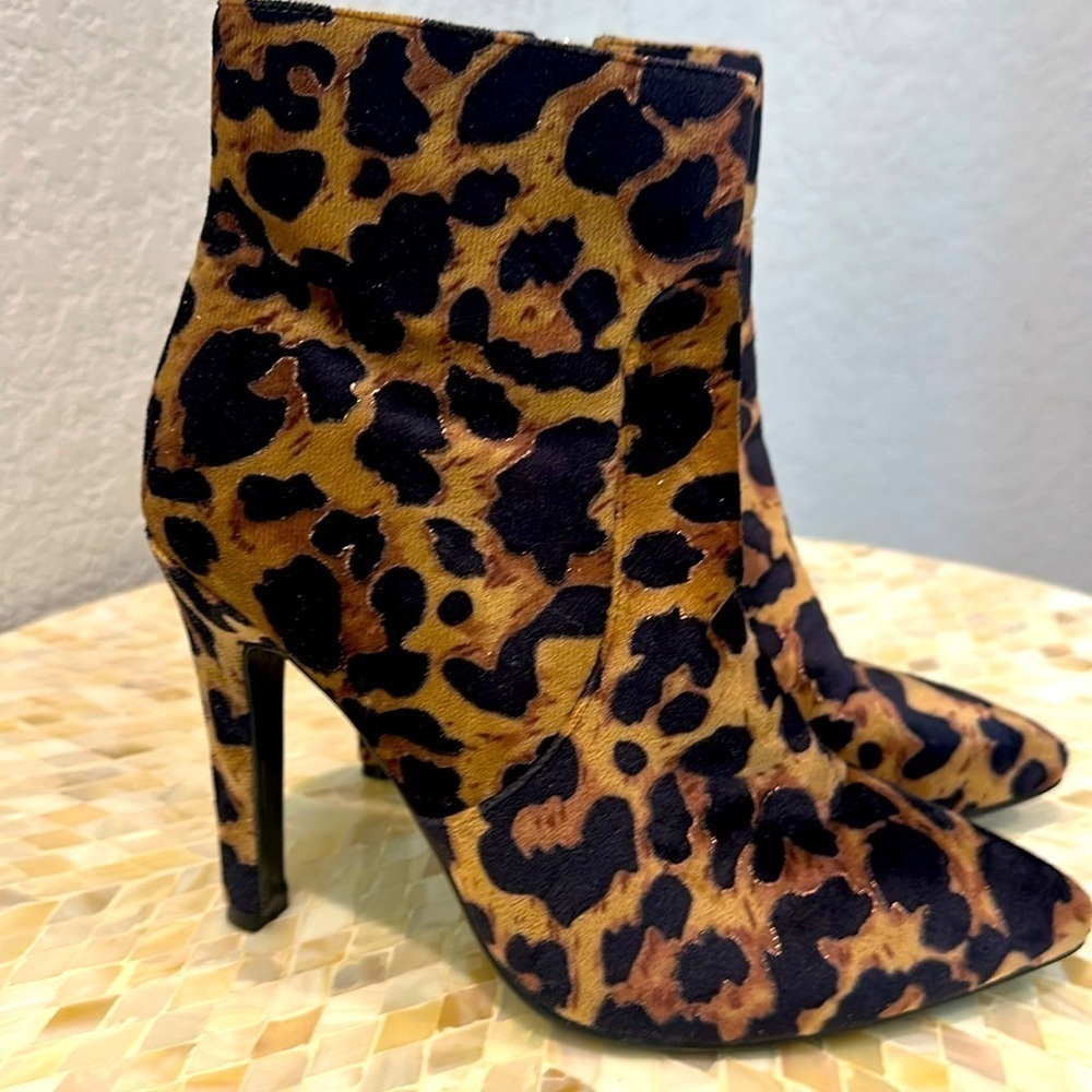 Diva animal print heeled boots size 6.5